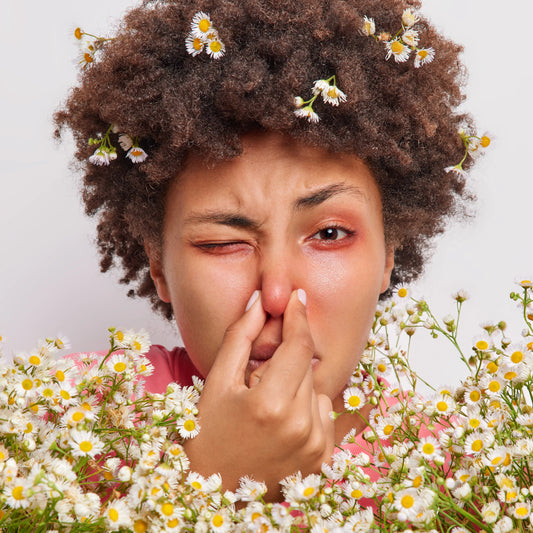 femmes yeux rouges allergies saisonnières